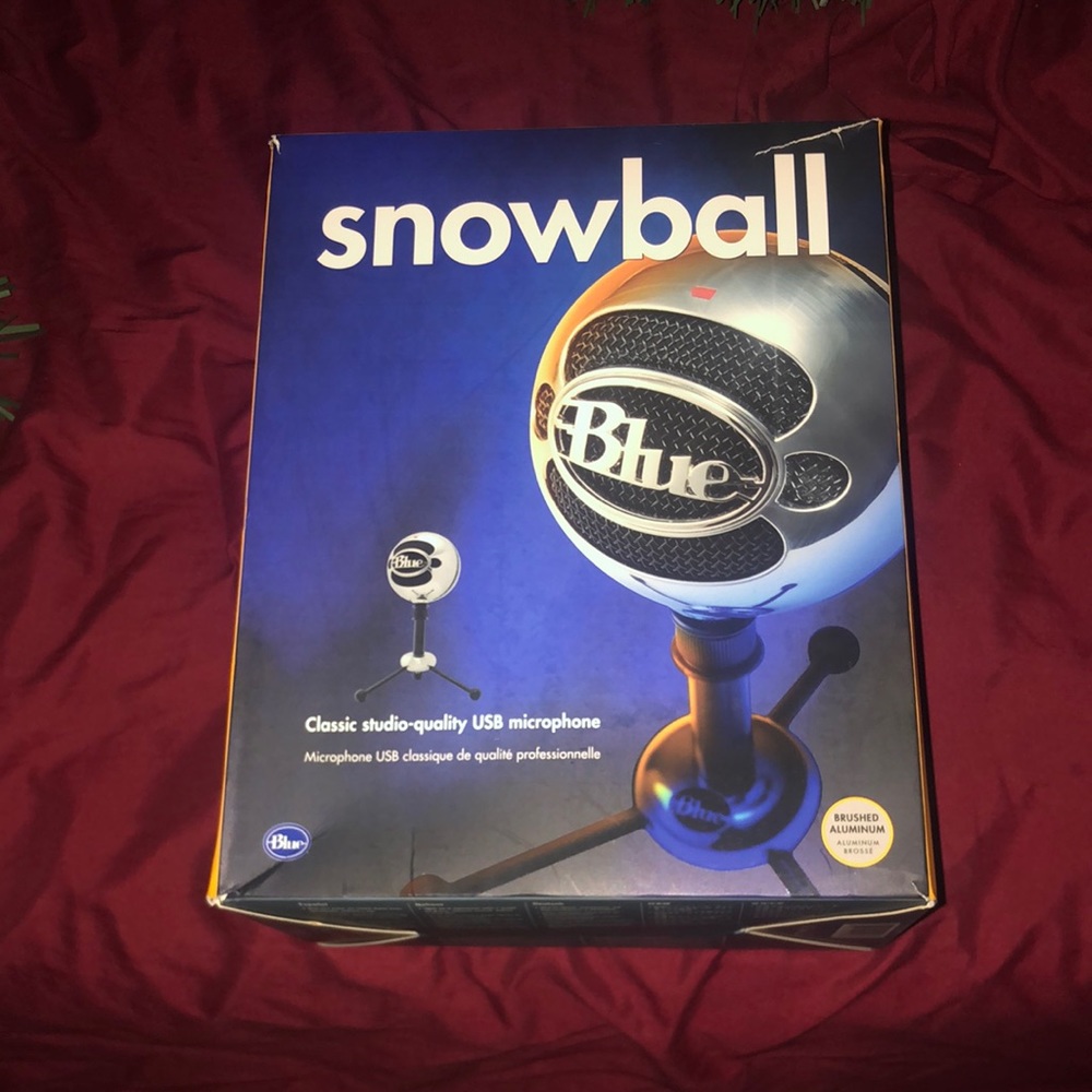 Snowball USB microphone.